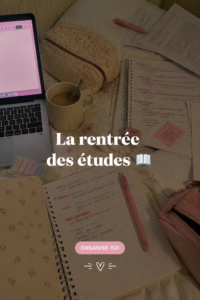 Élèves en train de discuter et de s'organiser pour la rentrée scolaire.