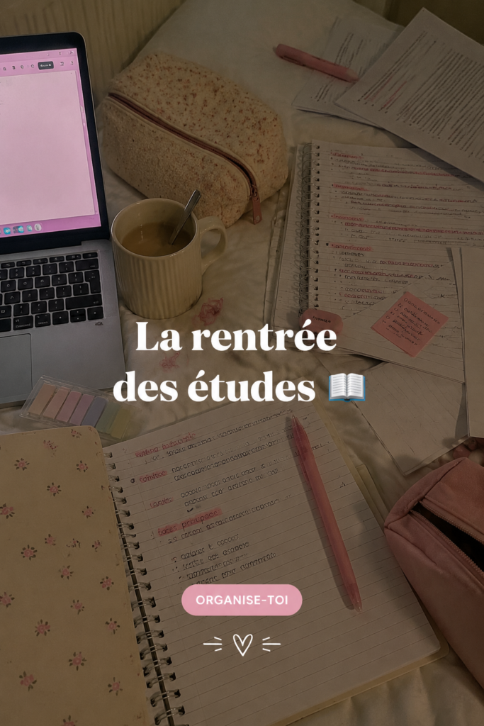 Élèves en train de discuter et de s'organiser pour la rentrée scolaire.
