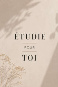 Un étudiant utilisant des outils d'étude intelligents pour travailler sur son ordinateur