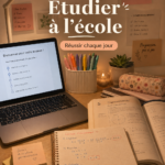Une étudiante organisée en train d'étudier avec des outils de planification.
