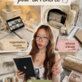 Un étudiant travailleur préparant son matériel pour la rentrée scolaire, symbole de productivité et d'organisation.