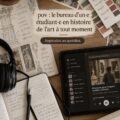 Bureau d'étudiant en histoire de l'art avec livres et fournitures