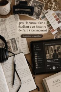 Bureau d'étudiant en histoire de l'art avec livres et fournitures